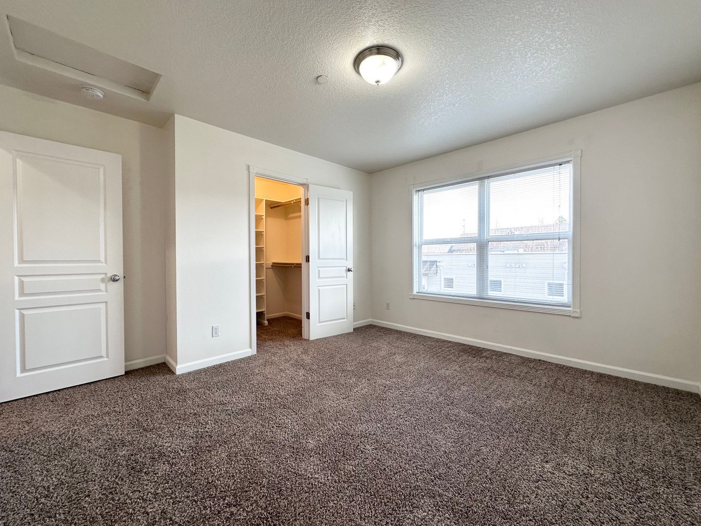 705 NE Roberts Avenue - Gresham - Oregon - 2 bed, 2.5 bath rental property
