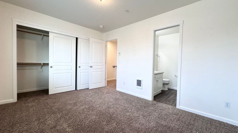 705 NE Roberts Avenue - Gresham - Oregon - 2 bed, 2.5 bath rental property