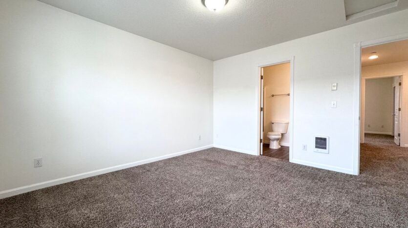 705 NE Roberts Avenue - Gresham - Oregon - 2 bed, 2.5 bath rental property