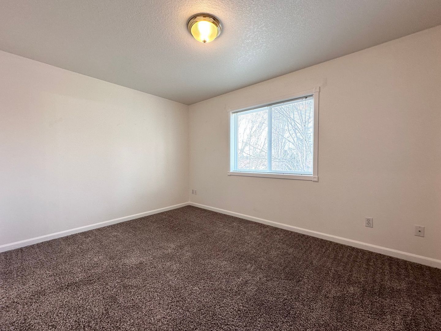 705 NE Roberts Avenue - Gresham - Oregon - 2 bed, 2.5 bath rental property