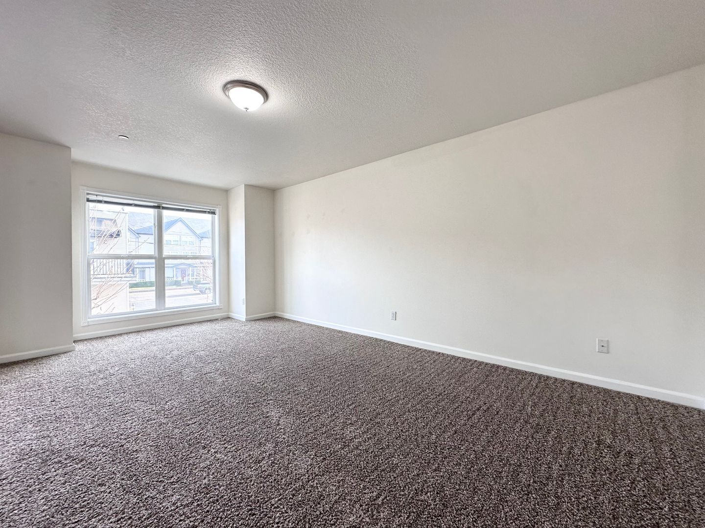 705 NE Roberts Avenue - Gresham - Oregon - 2 bed, 2.5 bath rental property