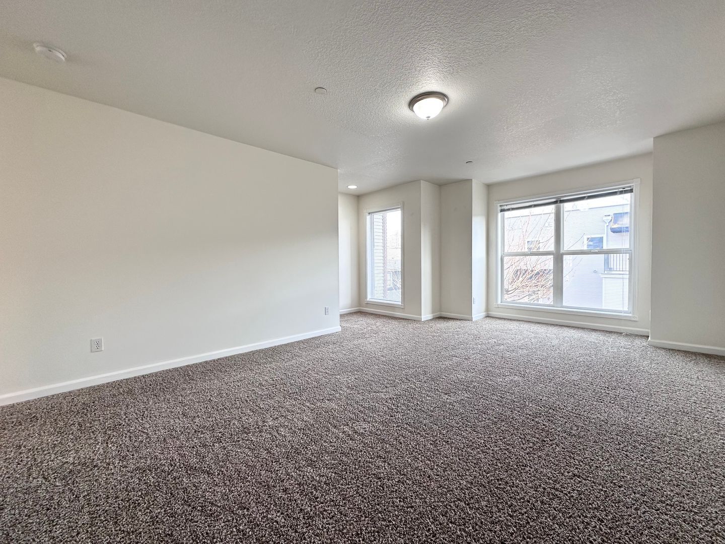 705 NE Roberts Avenue - Gresham - Oregon - 2 bed, 2.5 bath rental property