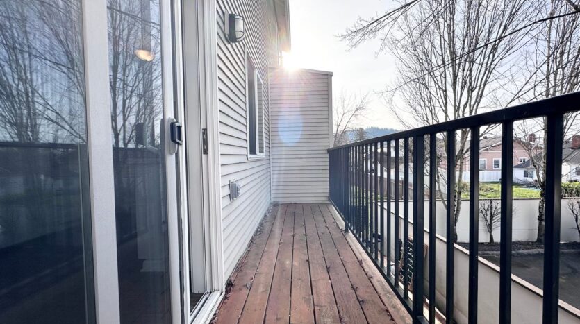 705 NE Roberts Avenue - Gresham - Oregon - 2 bed, 2.5 bath rental property