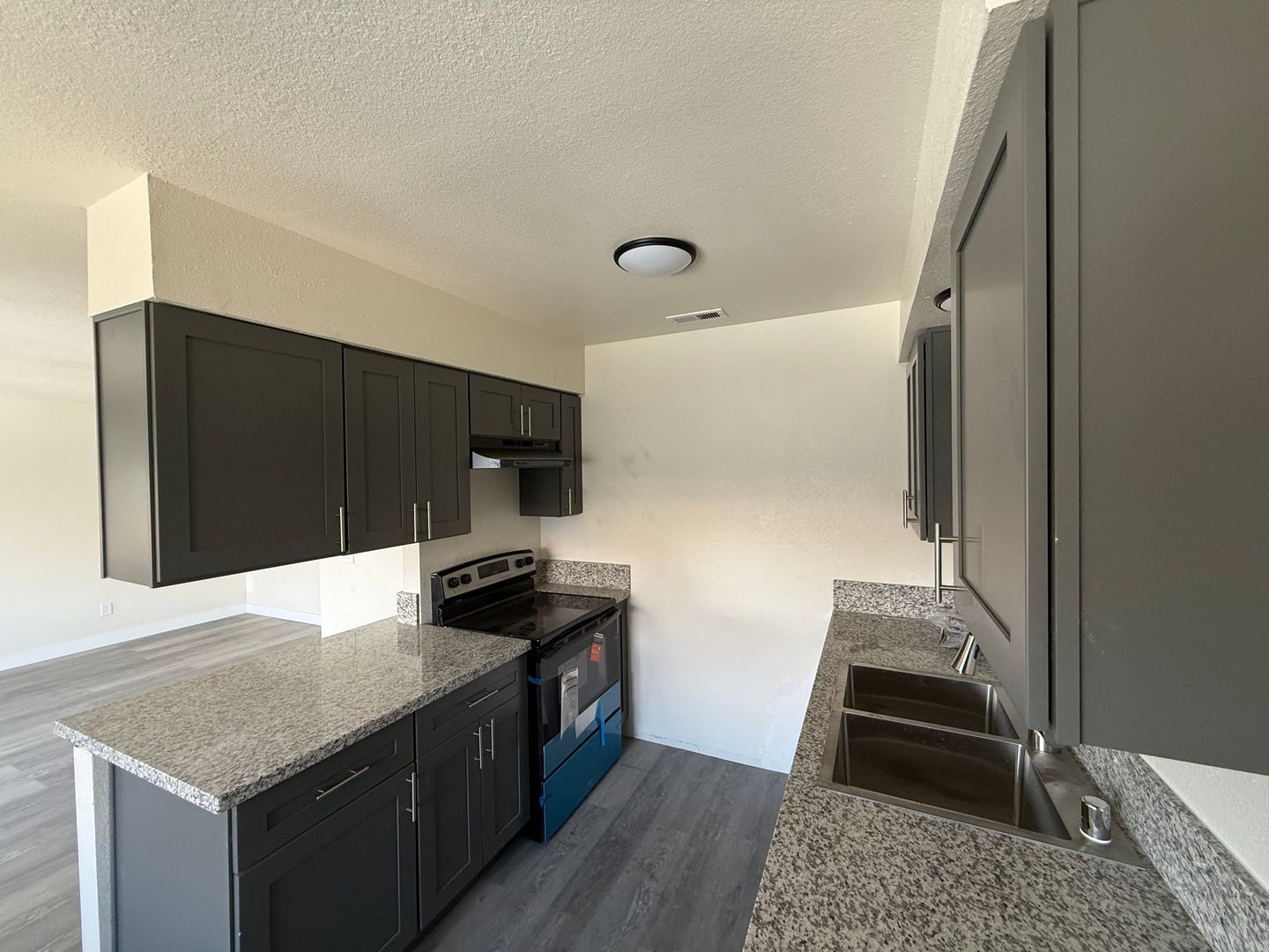 709 East Houston Avenue  Unit 09 - Visalia - California - 2 bed, 1 bath rental property