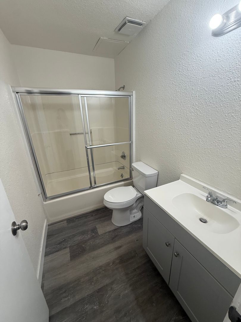 709 East Houston Avenue  Unit 09 - Visalia - California - 2 bed, 1 bath rental property