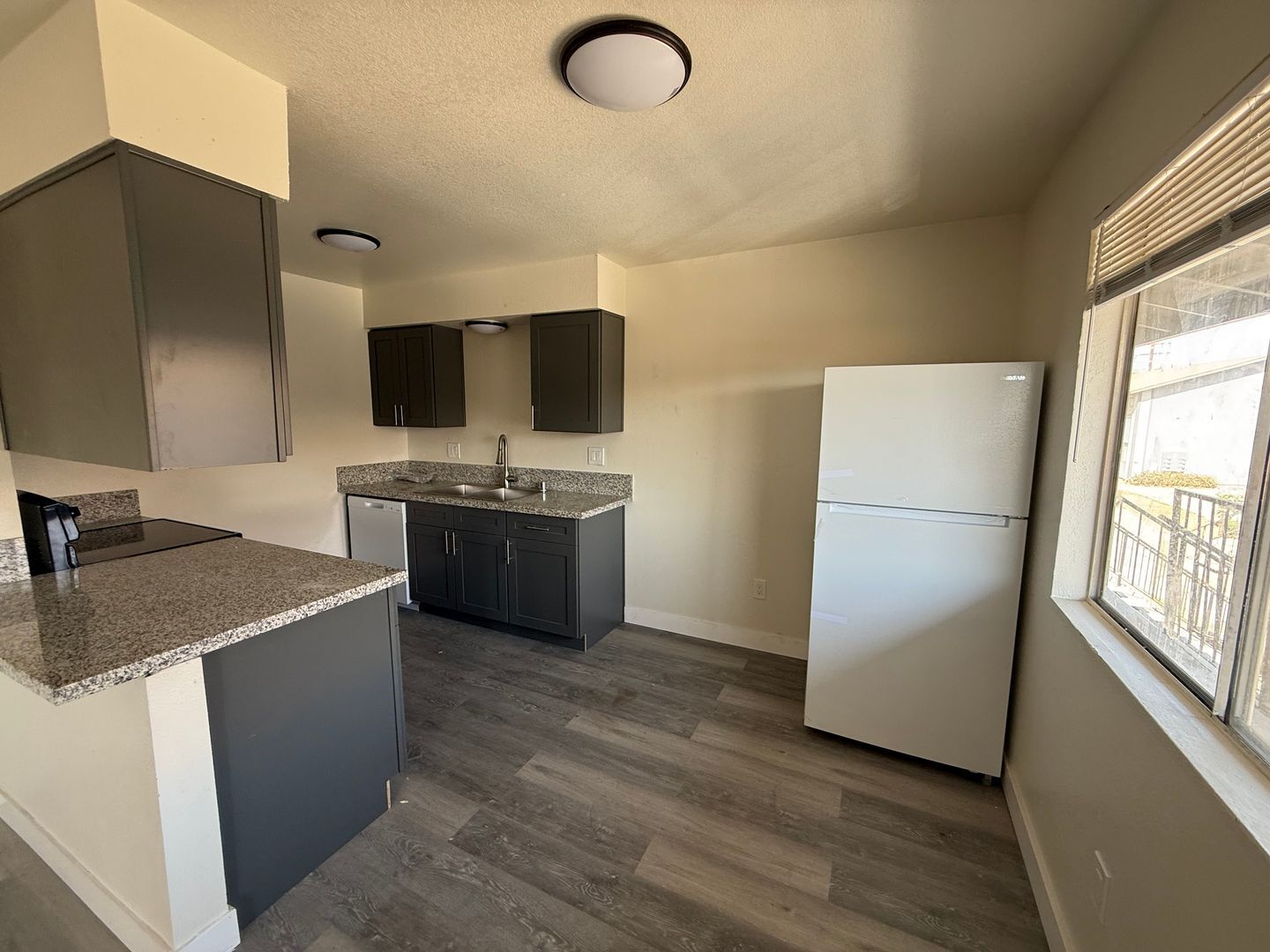 709 East Houston Avenue  Unit 09 - Visalia - California - 2 bed, 1 bath rental property
