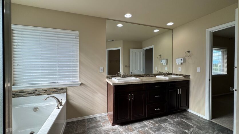 8407 72nd Pl. NE - Marysville - Washington - 5 bed, 3 bath rental property