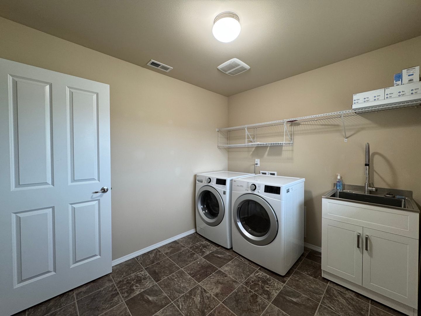 8407 72nd Pl. NE - Marysville - Washington - 5 bed, 3 bath rental property