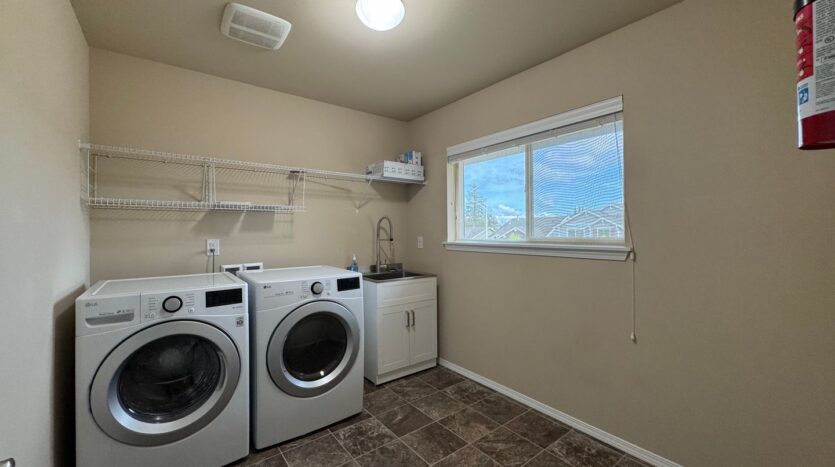 8407 72nd Pl. NE - Marysville - Washington - 5 bed, 3 bath rental property