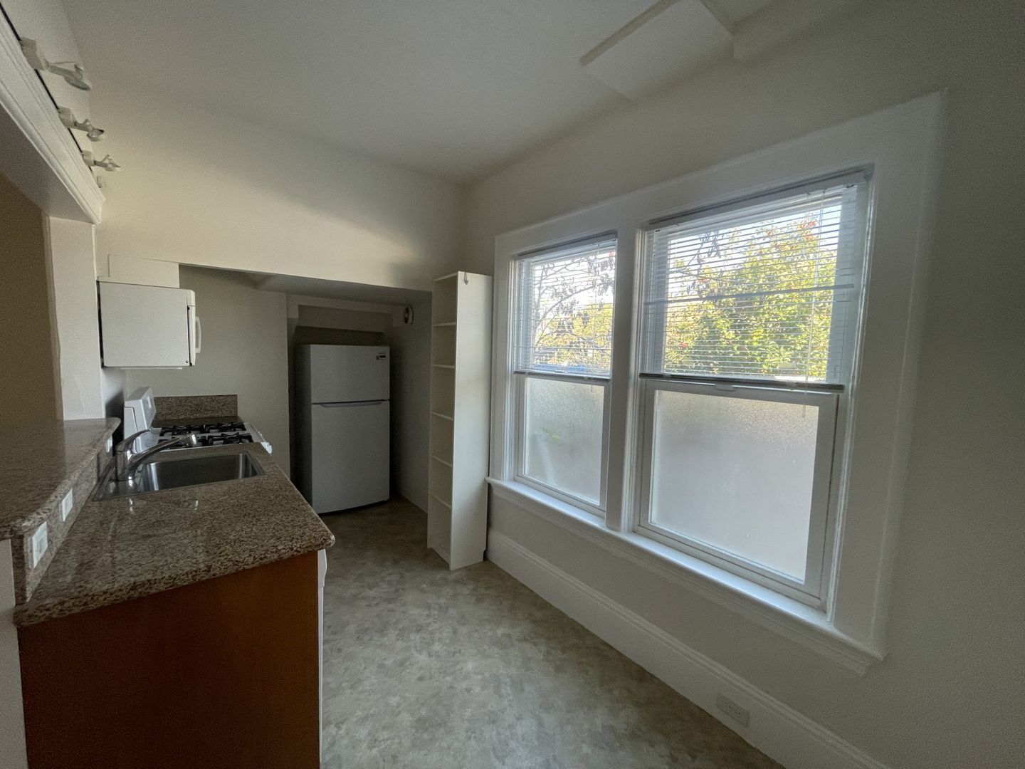 909 Virginia Street Unit A - Vallejo - California - 2 bed, 1 bath rental property
